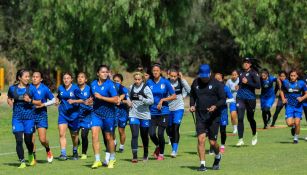 Jugadoras de Gallos durante un entrenamiento