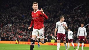 Scott McTominay festejando su gol ante Aston Villa