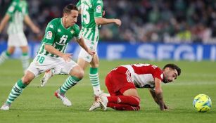 Andrés Guardado durante un partido con el Betis