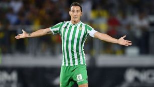 Andrés Guardado en un partido del Real Betis