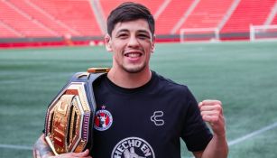 Brandon Moreno en el estadio de Xolos