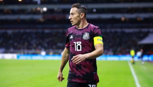 Andrés Guardado durante un partido con México