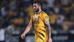 André-Pierre Gignac jugando partido con Tigres en la Liga MX