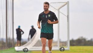 Gary Kagelmacher entrenando con León