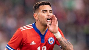 Sebastián Vegas jugando partido con la Selección de Chile