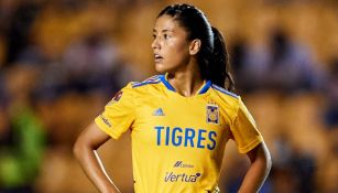 Stefany Ferrer jugando partido con Tigres en la Liga MX Femenil