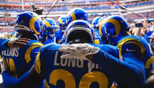 Jugadores de los Rams previo a un partido