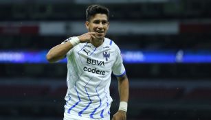 Maxi Meza durante un partido con Rayados