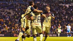 Jugadores de América festejan un gol