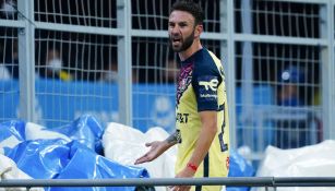 Miguel Layún molesto por la expulsión ante Atlético San Luis