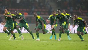 Jugadores de Senegal en festejo 