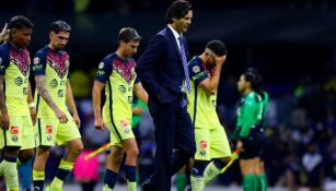 Santiago Solari junto con jugadores del América