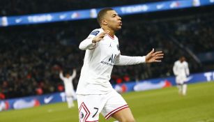 Kylian Mbappé festejando gol con el París Saint-Germain