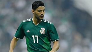 Carlos Vela jugando partido con la Selección Mexicana