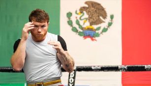 Saúl 'Canelo' Álvarez entrenando box en su gimnasio