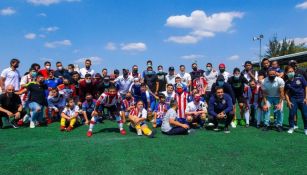 Plantel de Chivas tras la convivencia