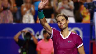 Nadal saluda al público luego de su actuación vs Stefan Kozlov