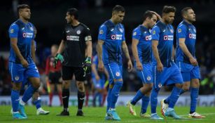 Jugadores de Cruz Azul en lamento