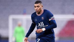 Kylian Mbappé jugando partido con el PSG