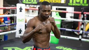 Guillermo Rigondeaux posa sobre el ring