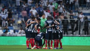 Jugadores de Rayados previo a partido vs América