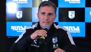 Adolfo Ríos durante conferencia de prensa con el equipo de Querétaro