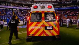 Parte médico atendiendo a personas lesionadas en la Corregidora