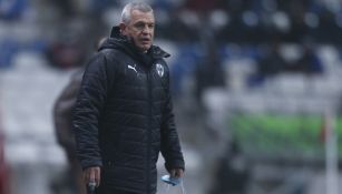 Javier Aguirre en un partido de Rayados 