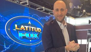 Alberto Lati conduciendo programa deportivo en Fox Sports