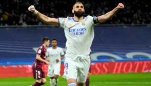 Karim Benzema festeja un gol con el Real Madrid 