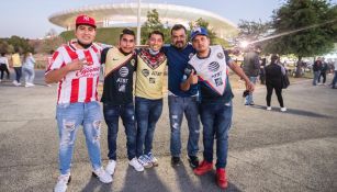 Fans de América y Chivas conviven previo al Clásico Nacional