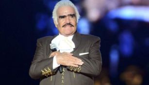 Vicente Fernández dando concierto en México