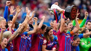 Barcelona Femenil festejando título de la Liga Iberdrola