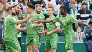 Jugadores del Betis celebran un gol