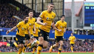 Jugadores de Wolves festejando gol vs Everton