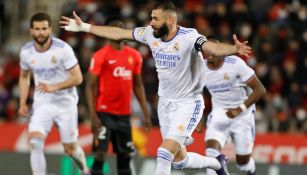 Karim Benzema festeja un gol con el Real Madrid 