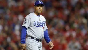 Dave Roberts durante partido de MLB con Los Dodgers de los Ángeles