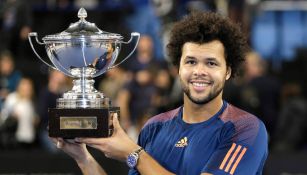 Jo-Wilfried Tsonga tras coronarse en Marsella