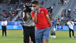 Jorge Campos reacciona durante transmisión previo a partido