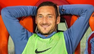 Video: Francesco Totti se lució en juego de futbol 8