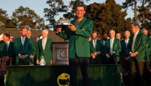 Scottie Scheffler con el trofeo del Masters de Augusta