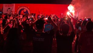 Afición de los Tiburones Rojos celebrando el aniversario del equipo