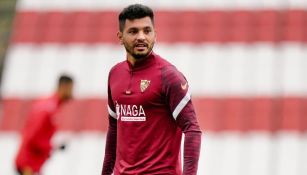 Tecatito Corona durante un entrenamiento con el Sevilla