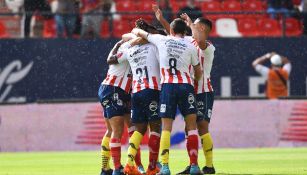 Jugadores del San Luis celebrando un gol