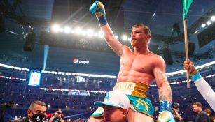 Canelo Álvarez tras ganar una pelea