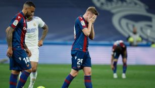 Jugadores del Levante reaccionan tras partido ante Real Madrid