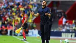 Larcamón durante la Vuelta de los Cuartos de Final en el Azteca