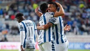 Jugadores de Pachuca celebrando un gol a favor