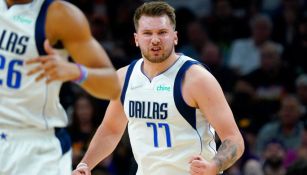 Luka Doncic en acción con los Mavericks