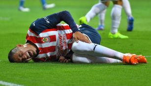 Morsa Flores en un choque en un partido de Chivas